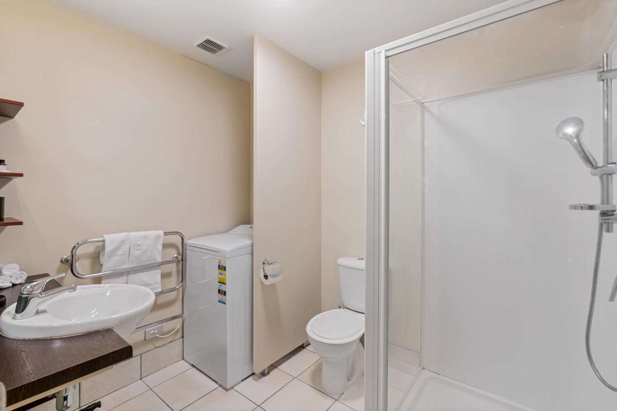 2-Bedroom Apartment With Lake & Mountain View - Beechwood Distretto di Distretto di Queenstown Esterno foto