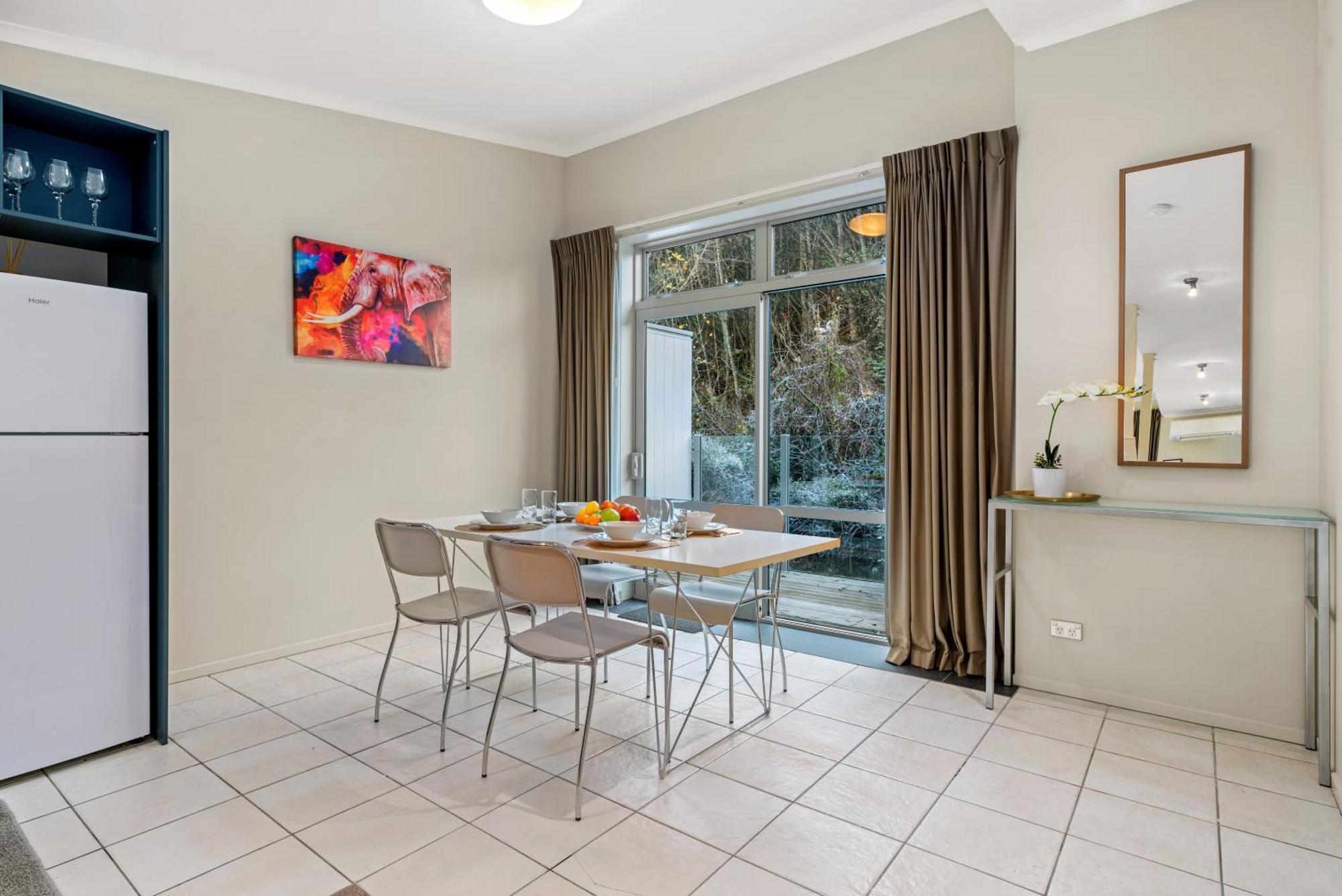 2-Bedroom Apartment With Lake & Mountain View - Beechwood Distretto di Distretto di Queenstown Esterno foto